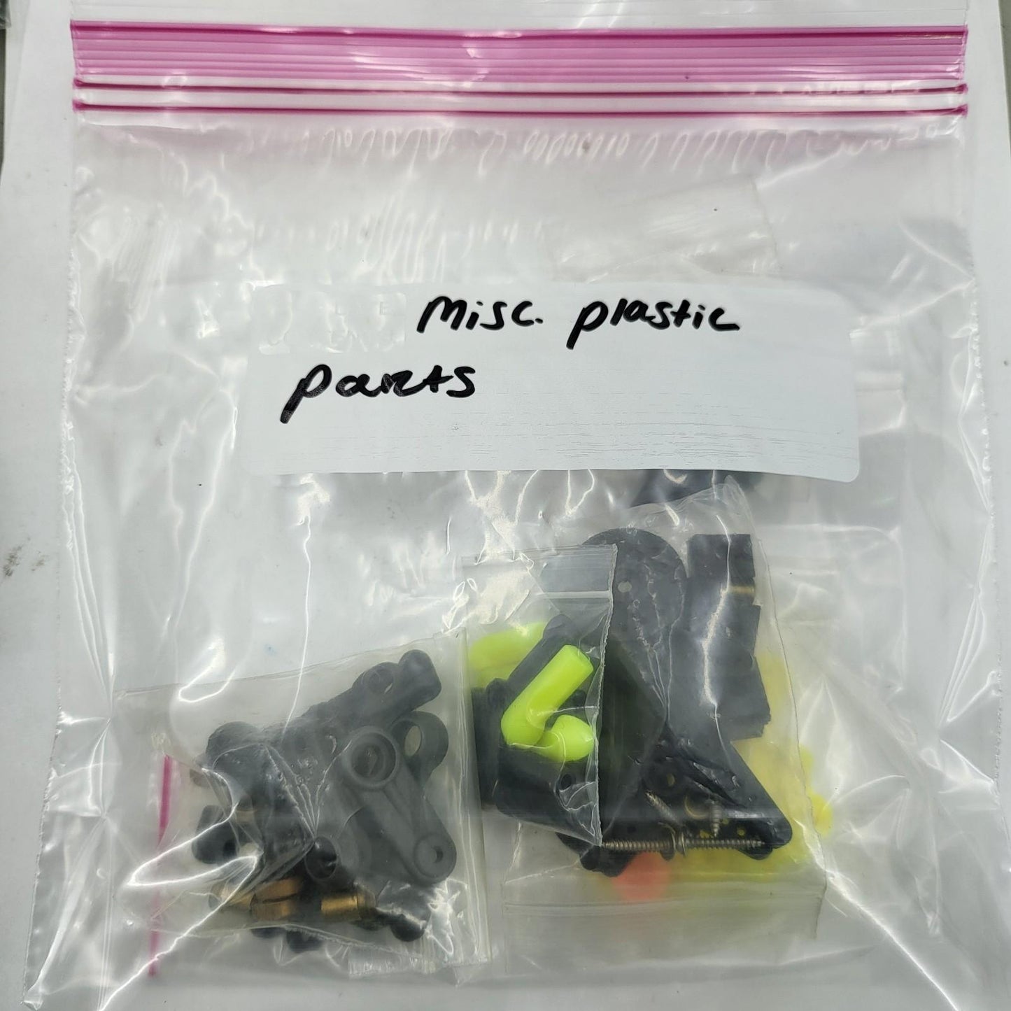 Team Associated Nitro TC3 various plastic parts: servo horns, rod ends