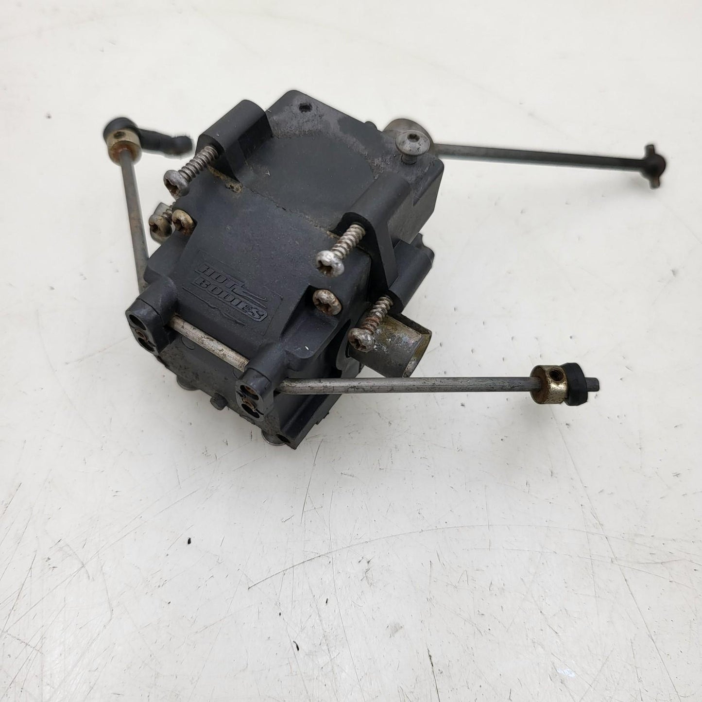 Hot Bodies Lightning stadium differential with sway bar, case, driveshaft