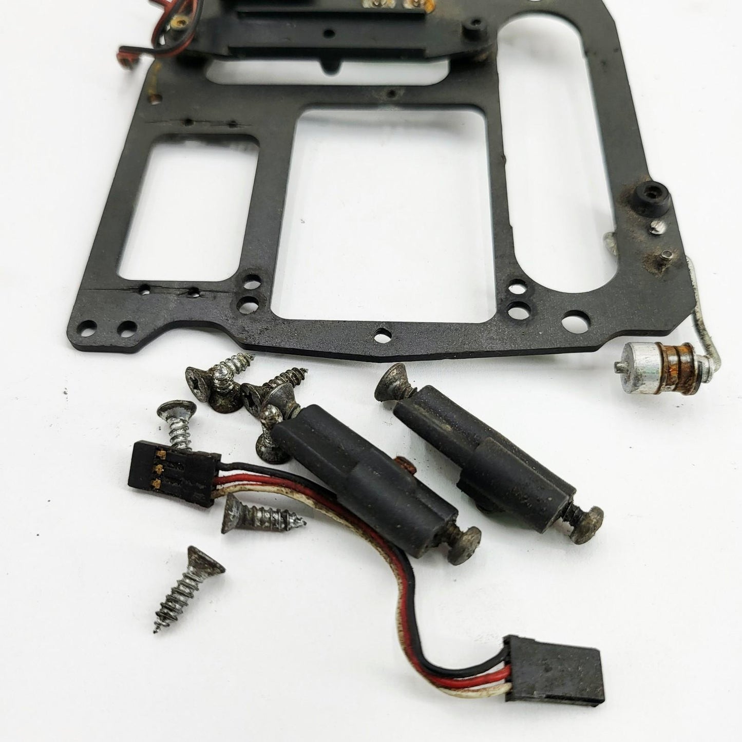 Serpent Impact M2 radio plate