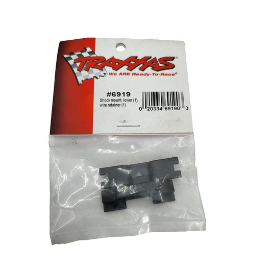 Traxxas lower shock mount with retainer #6919
