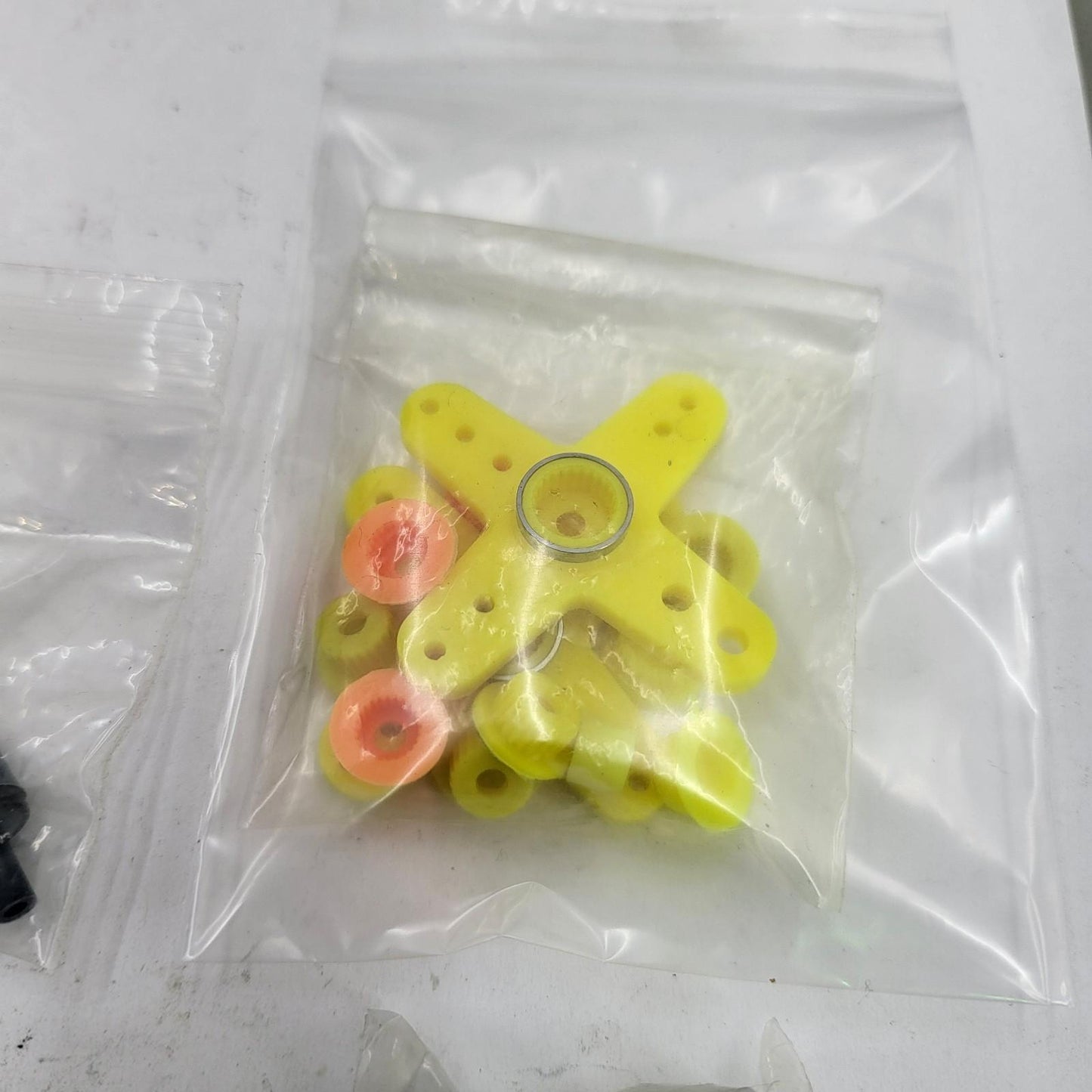 Team Associated Nitro TC3 various plastic parts: servo horns, rod ends