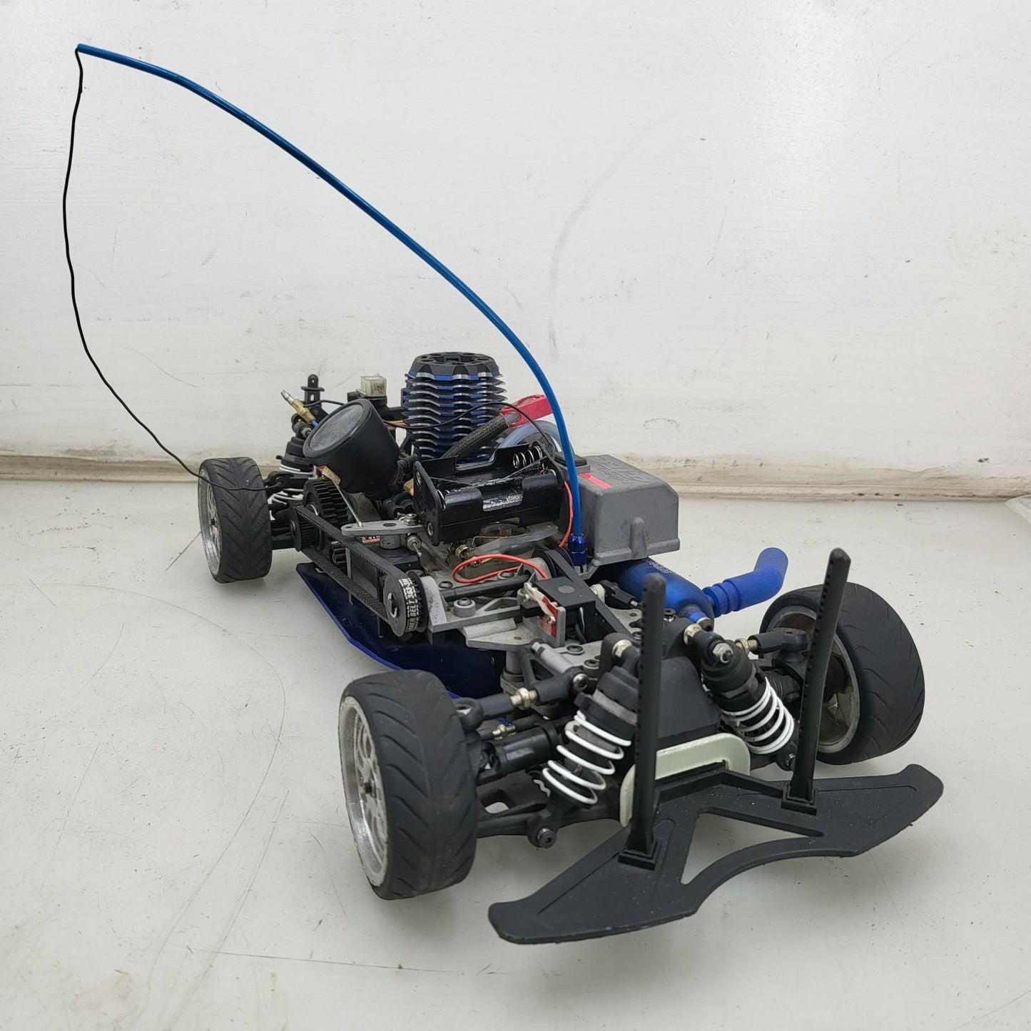 Traxxas vintage nitro 4-Tec, untested, rolls freely, blue