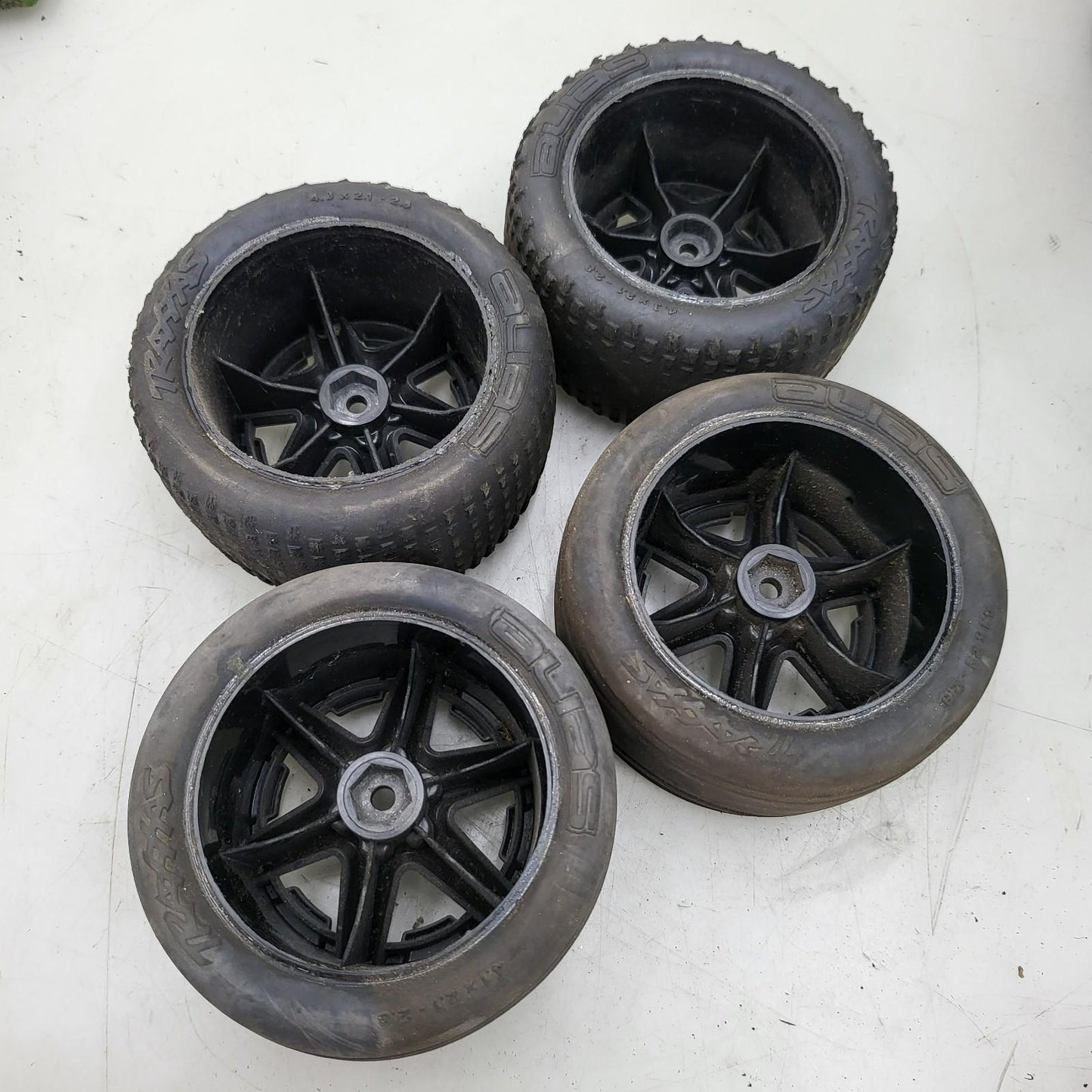Traxxas Rustler 1/10 RTX wheels on Alias tires
