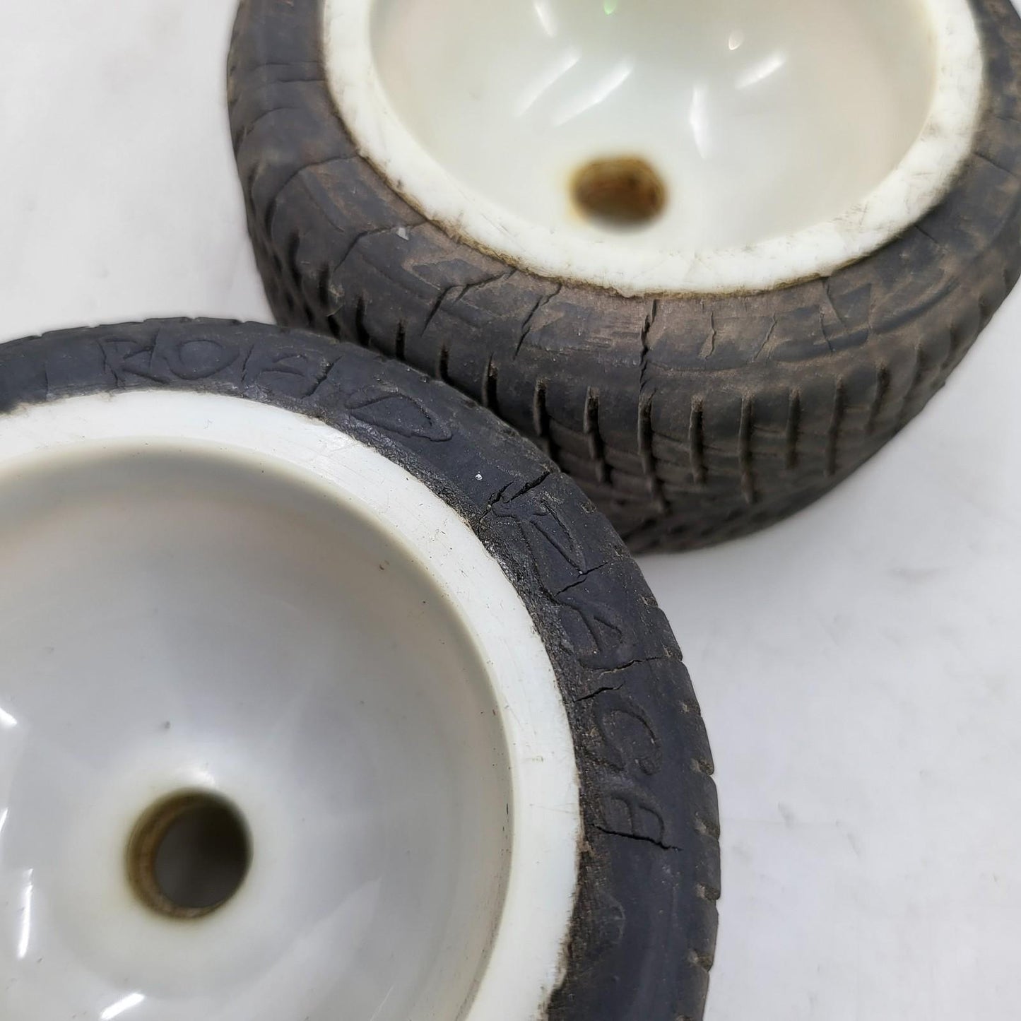 Pro-line road rage tires on white concave buggy wheels x2 1.5 x 3.45