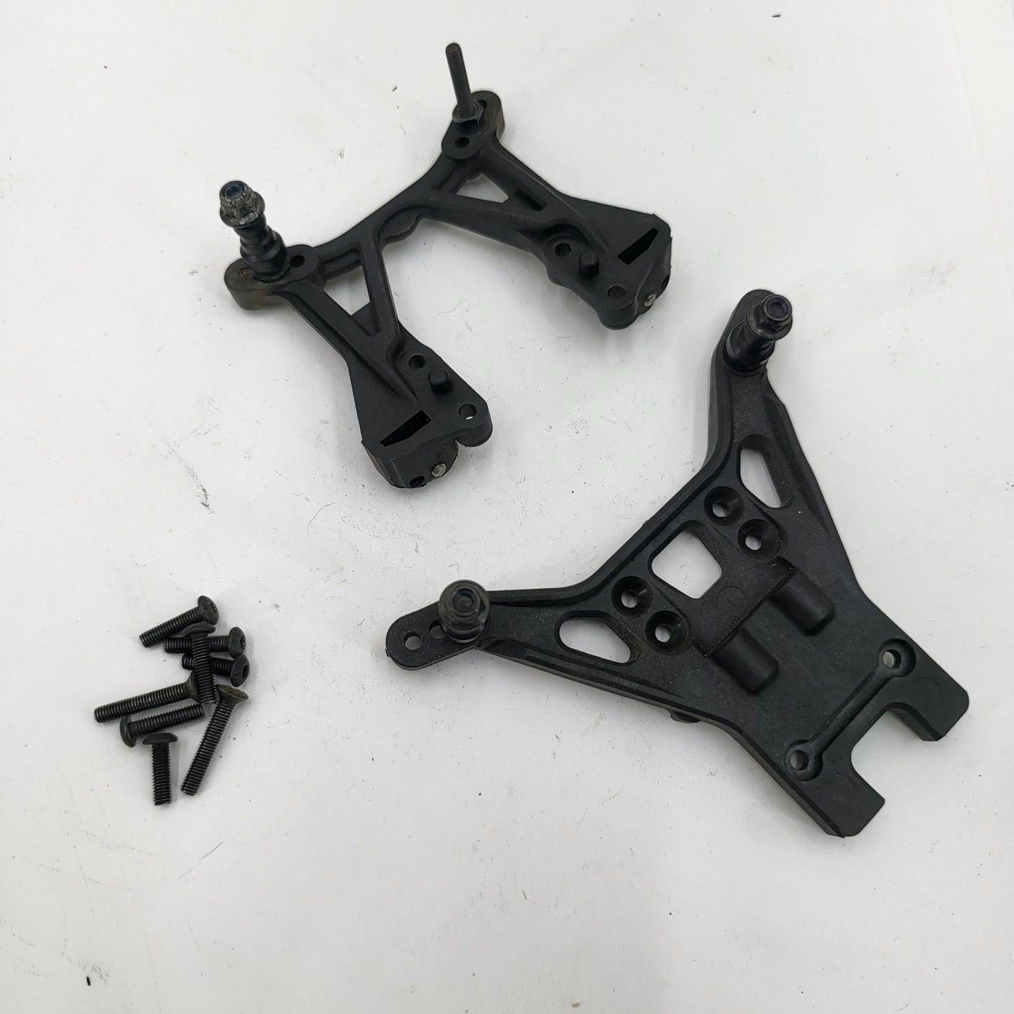 Team Associated B5M Front and rear shock towers, hardware, shock mounts