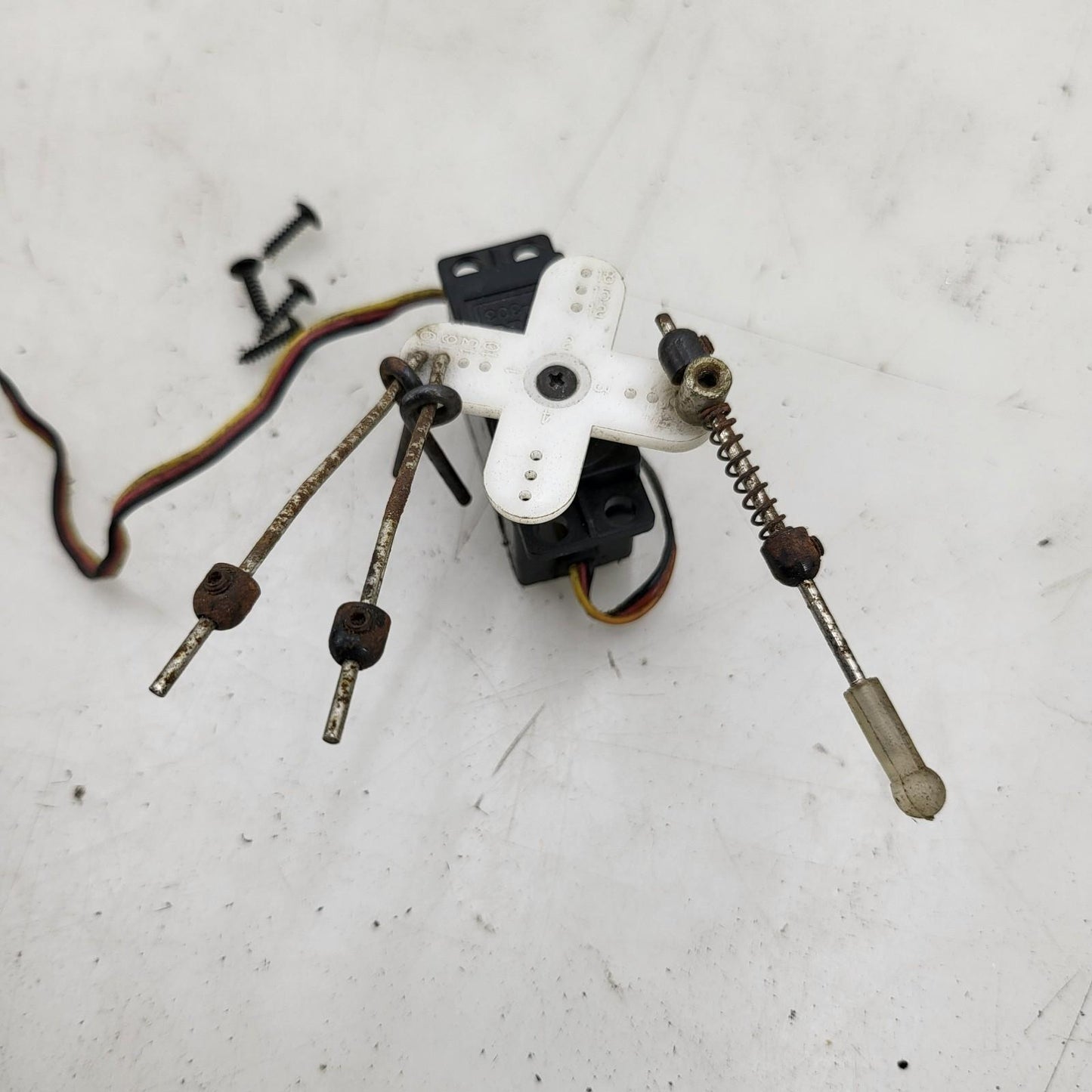 Hitec HS-303 throttle and braking servo removed from Duramax nitro Quake