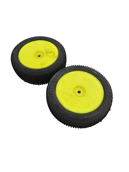 Pro-Line Hole shot tires on yellow disc wheels, 2.2" 1/10 #8220