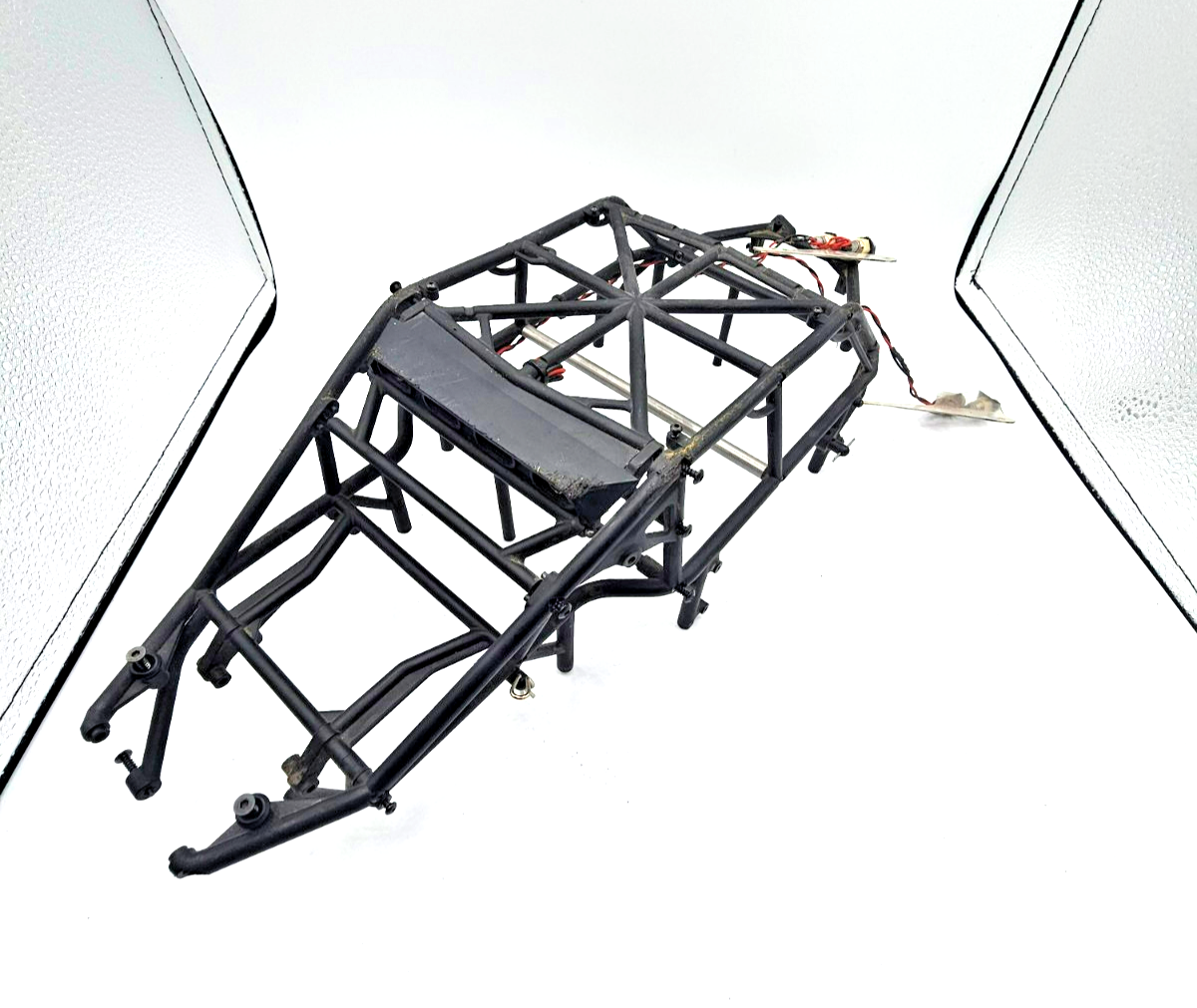 Axial Exo Terra roll-cage exoskeleton with LED head & tail lights, scratches