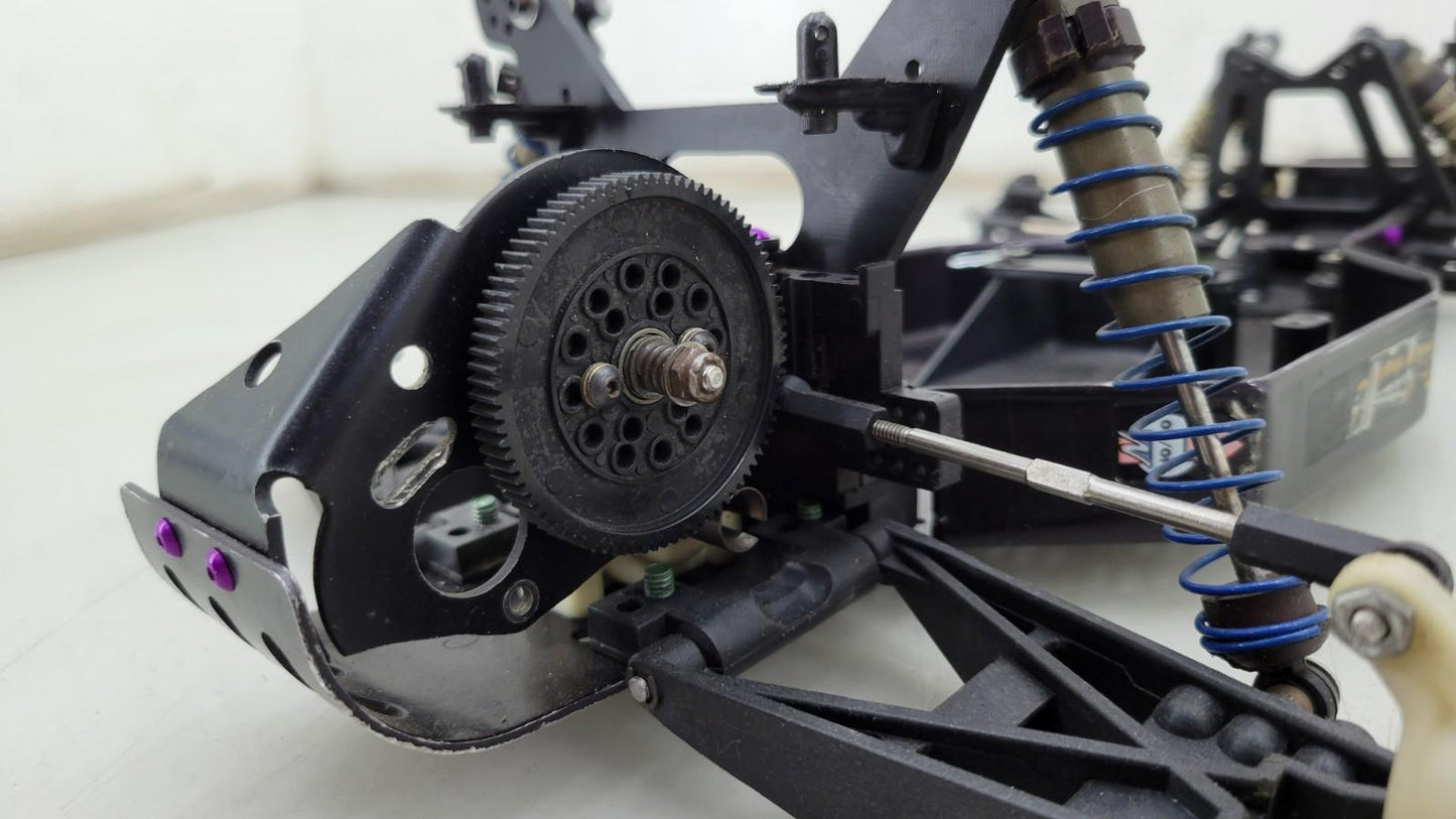 Team Associated RC10DS, Black metal chassis, roller, carbon trans cover